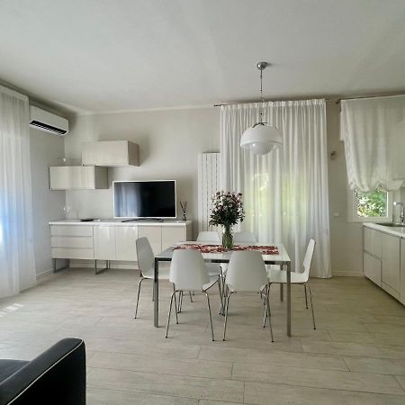 Stunning Apartment 300Mt By The Sea Forte Dei Marmi Eksteriør billede