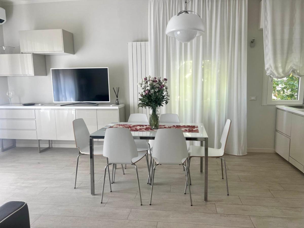 Stunning Apartment 300Mt By The Sea Forte Dei Marmi Eksteriør billede