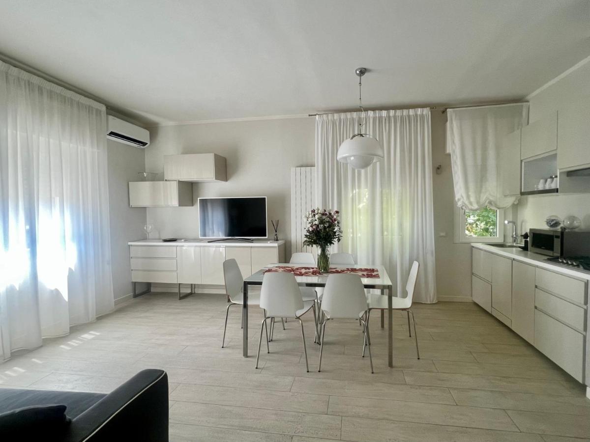 Stunning Apartment 300Mt By The Sea Forte Dei Marmi Eksteriør billede